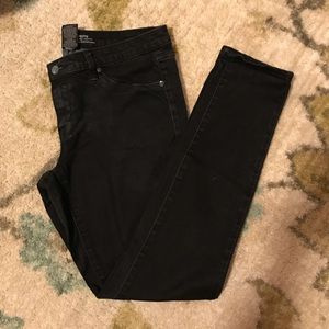 Like new black skinny jeans. Super comfy